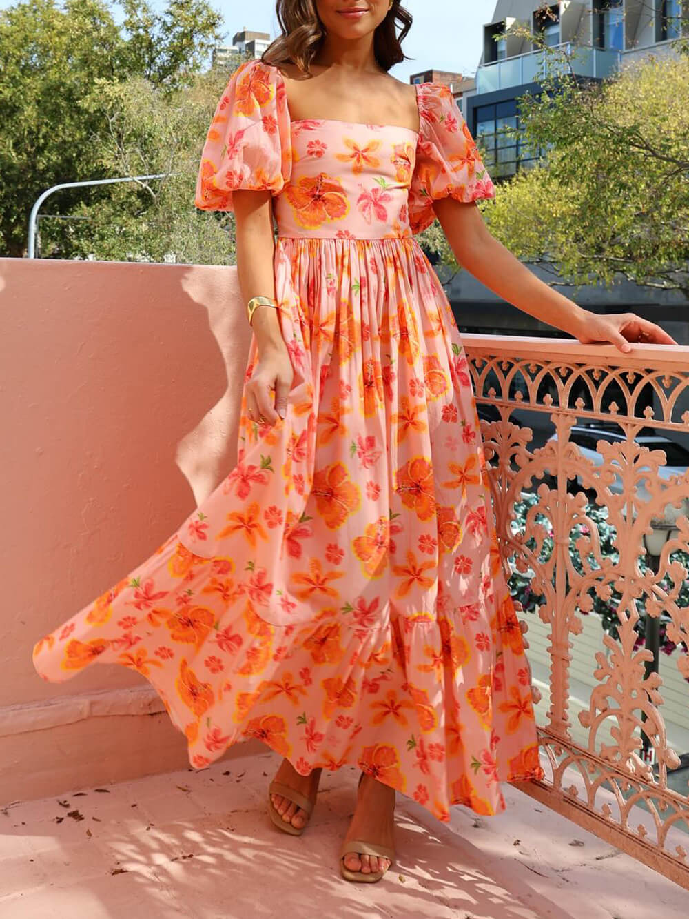 Vestido largo estampado de flores con mangas abullonadas