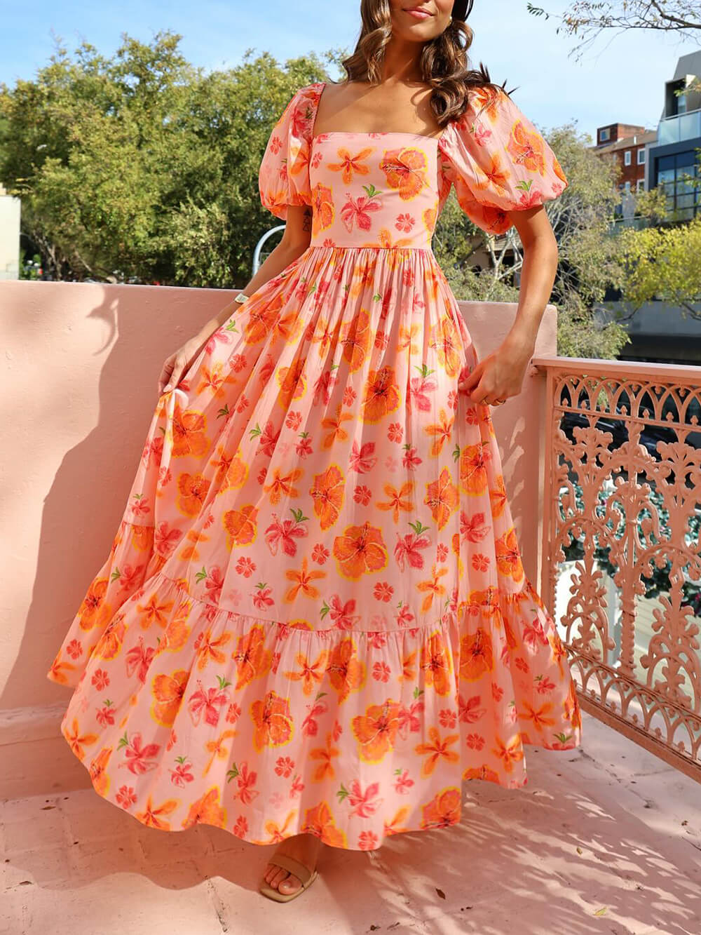 Vestido largo estampado de flores con mangas abullonadas