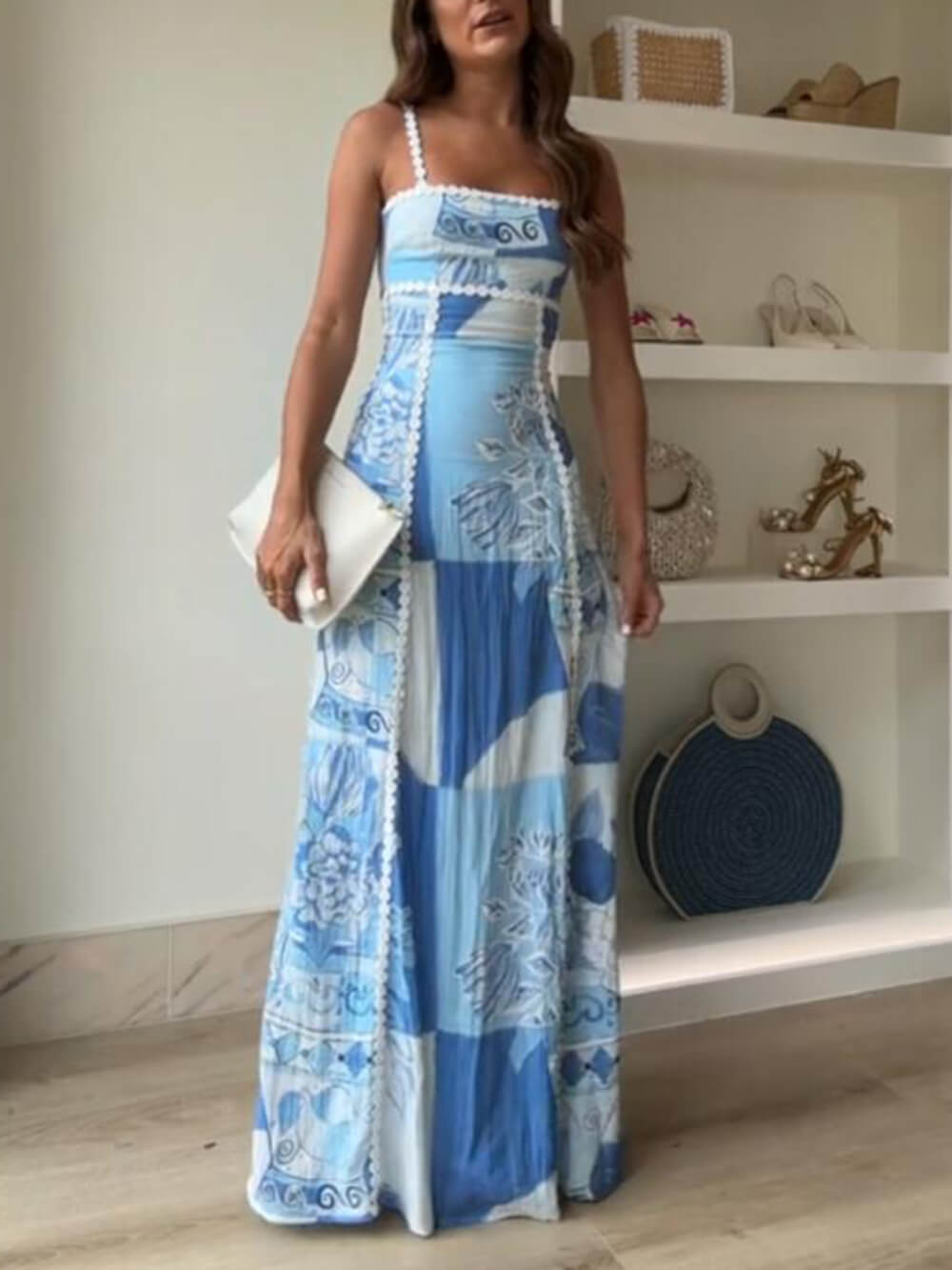 Vestido largo estampado de encaje con cuello halter
