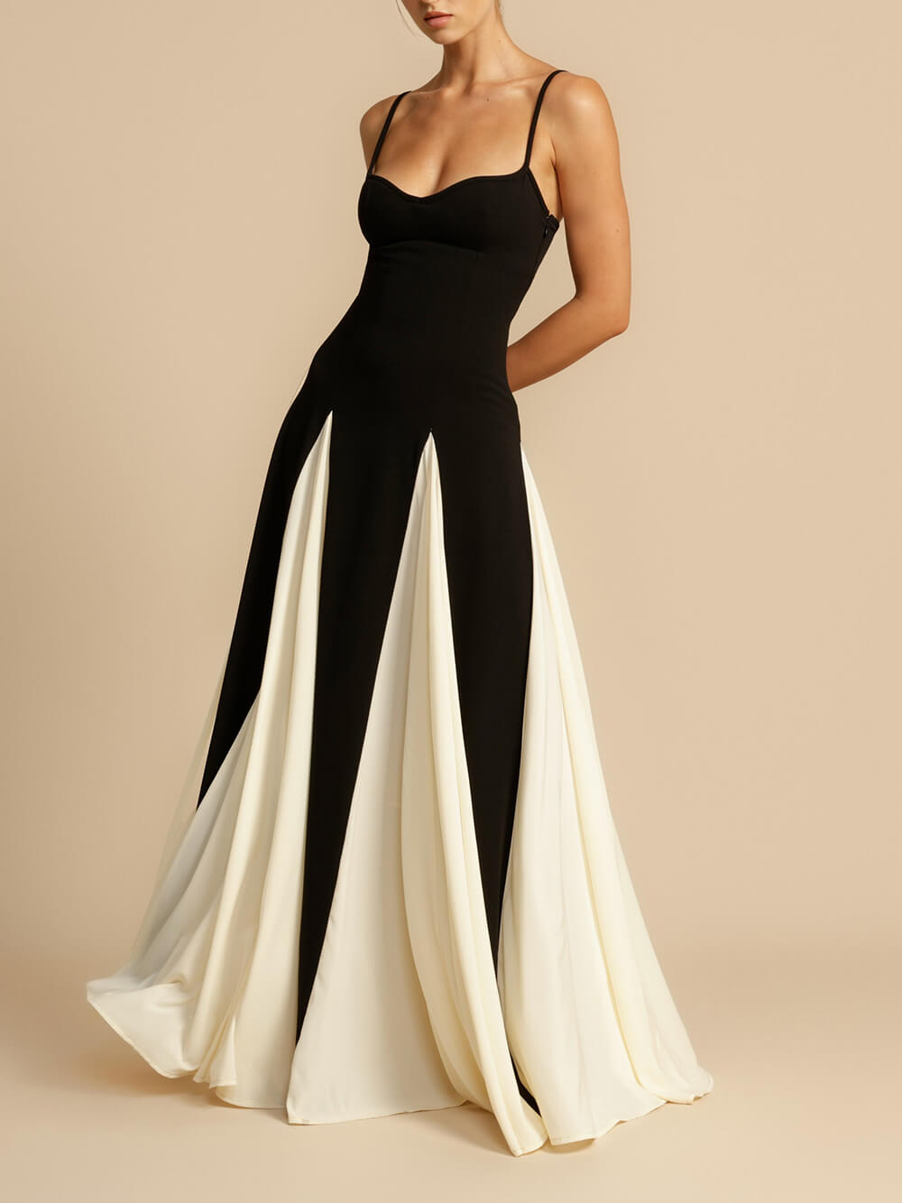 Vestido largo lencero de corte evasé Elegance Panelled