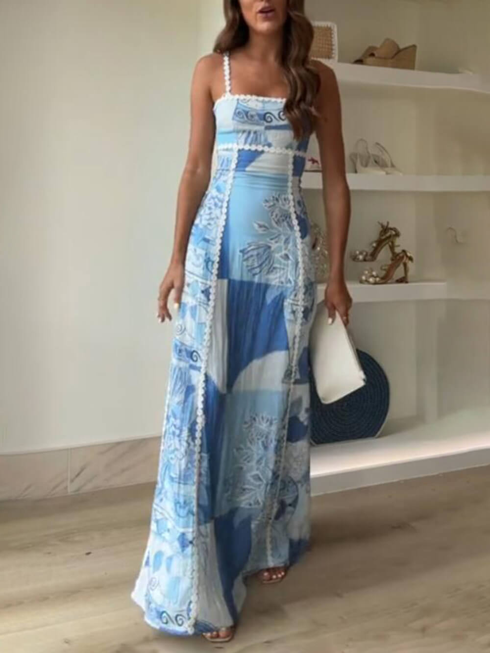 Vestido largo estampado de encaje con cuello halter