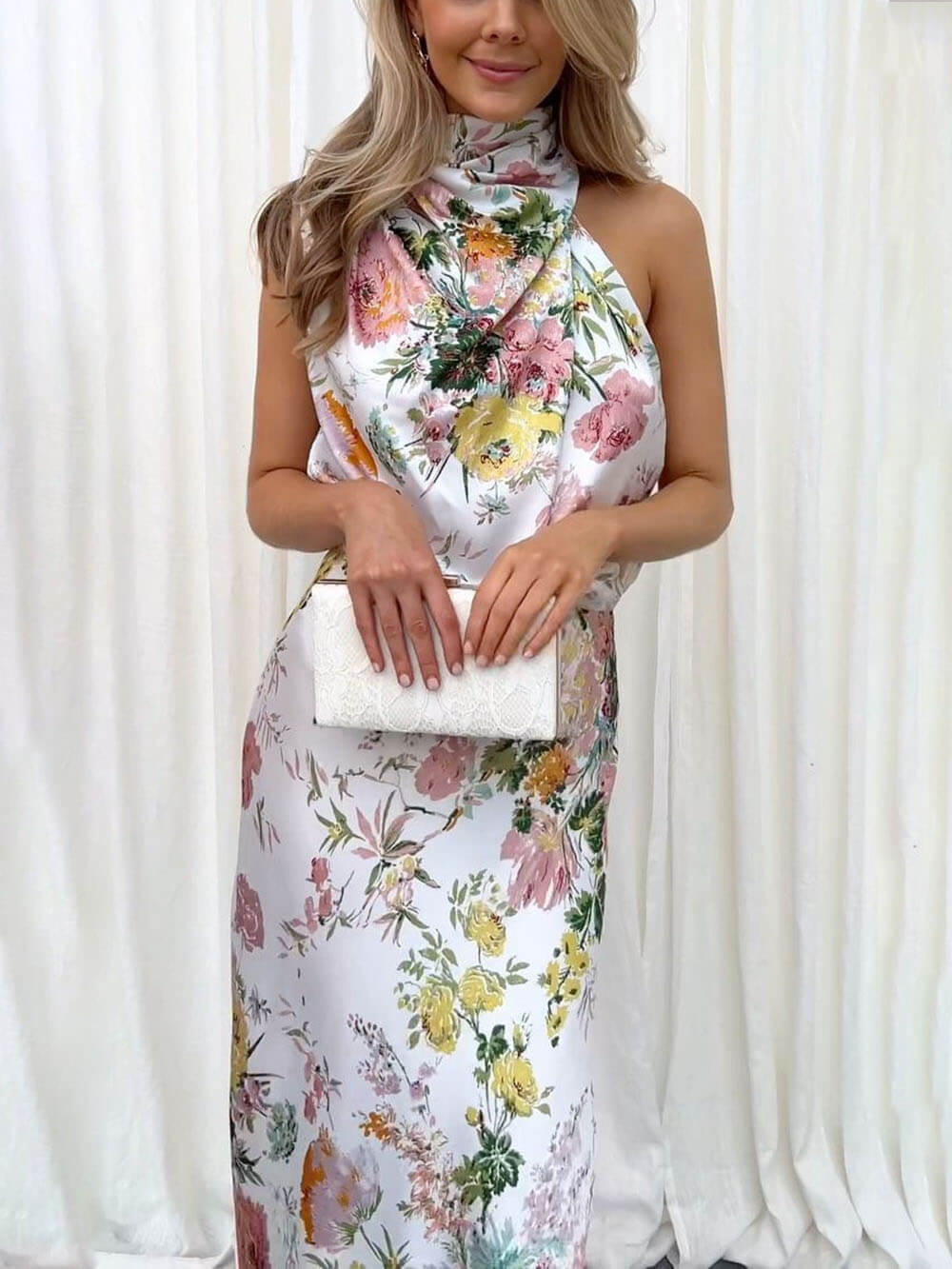 Vestido largo de flores con cuello halter