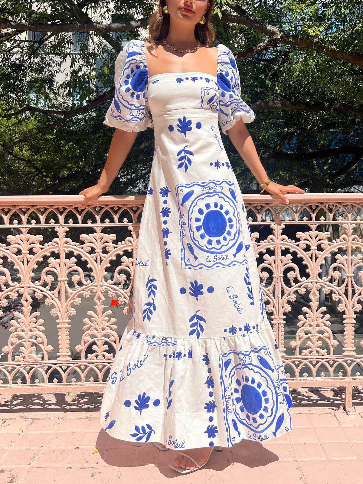 Vestido midi con mangas abullonadas