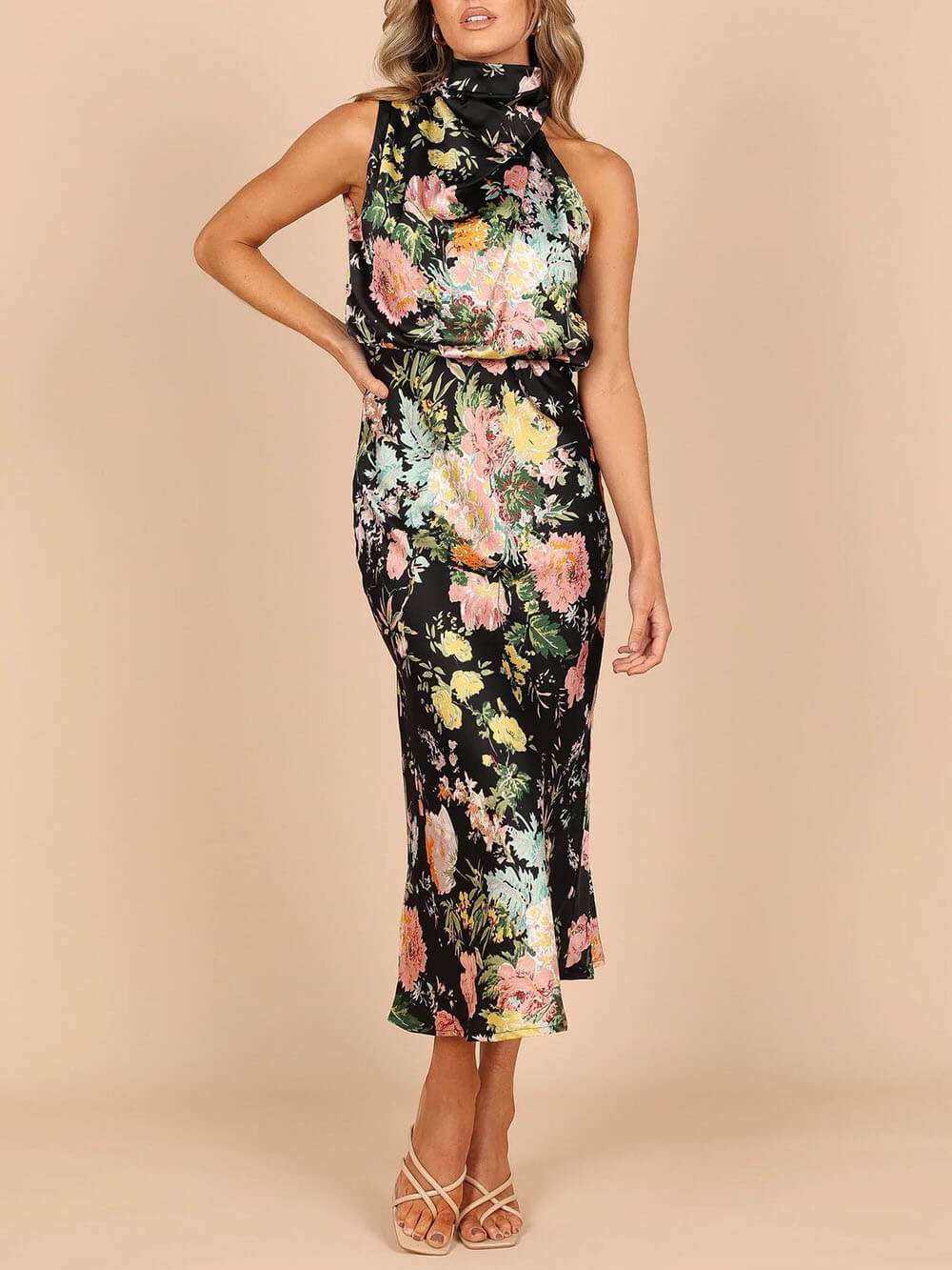 Vestido largo de flores con cuello halter