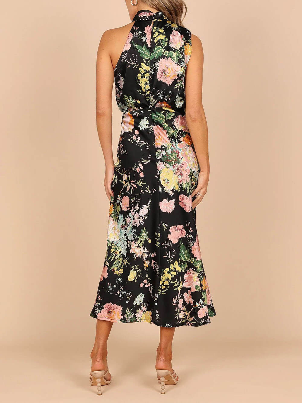 Vestido largo de flores con cuello halter