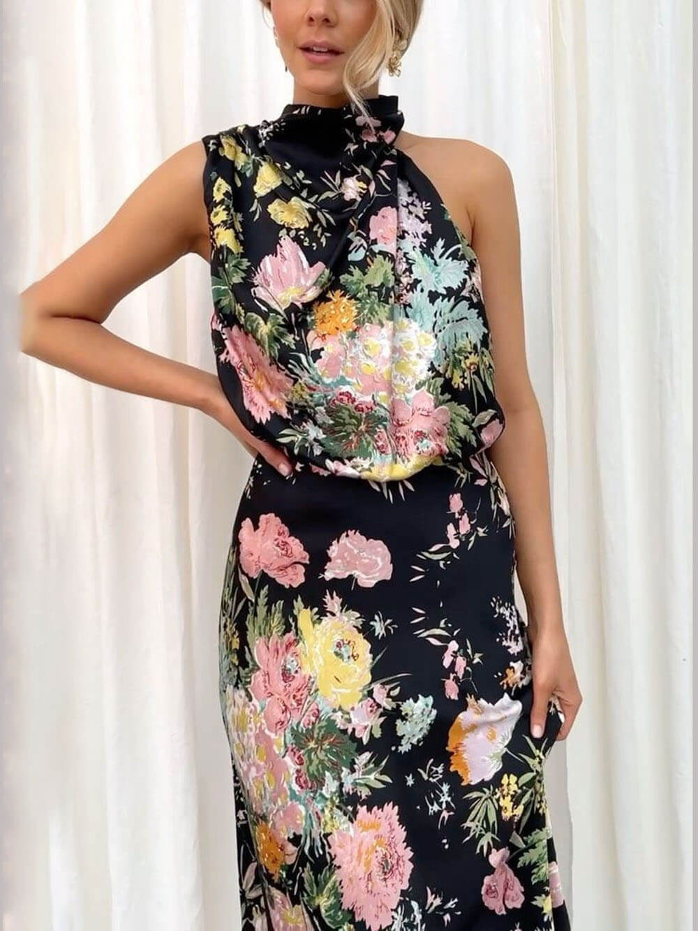Vestido largo de flores con cuello halter