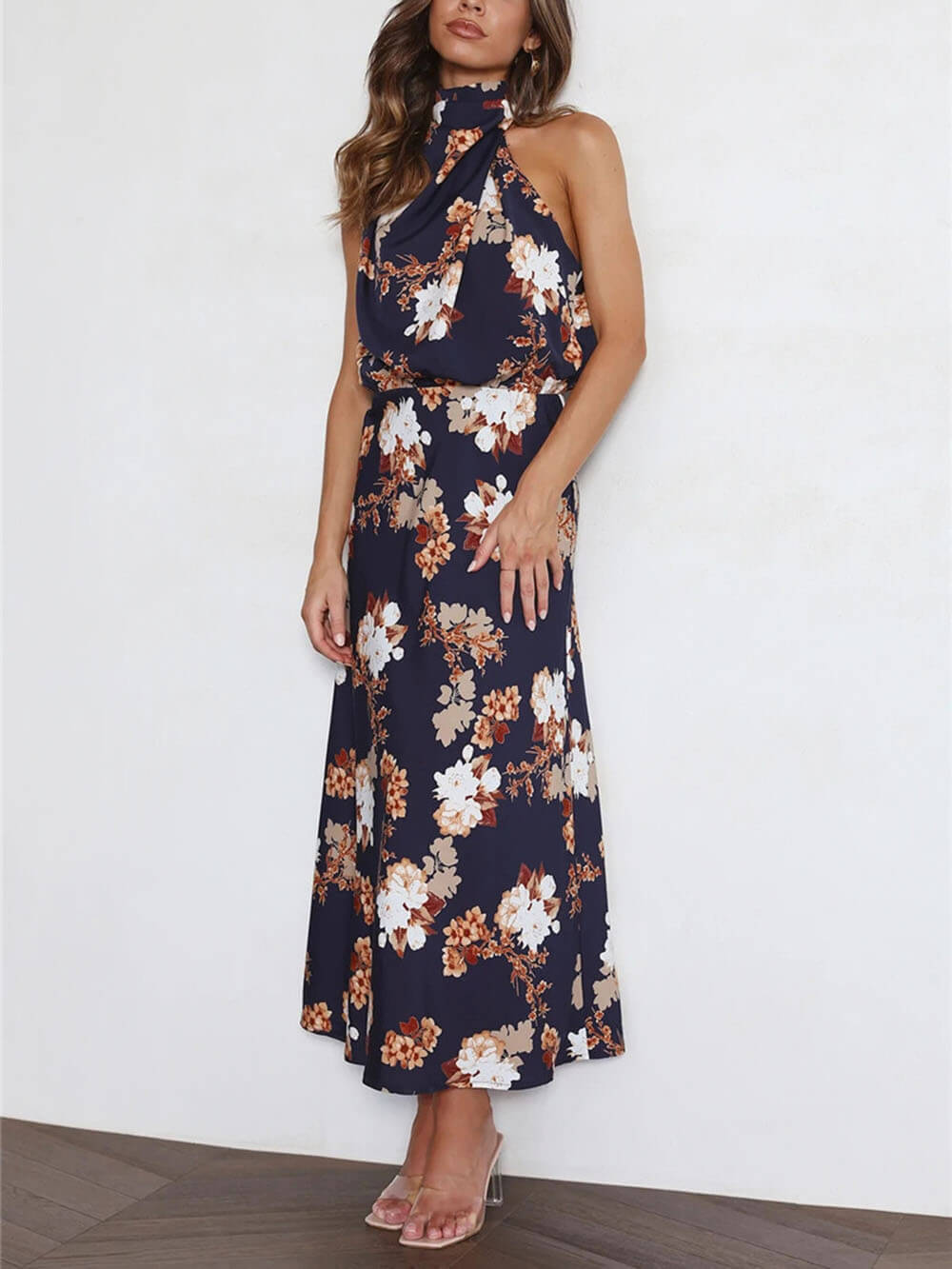 Vestido largo de flores con cuello halter