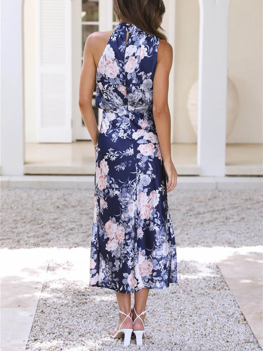 Vestido largo de flores con cuello halter
