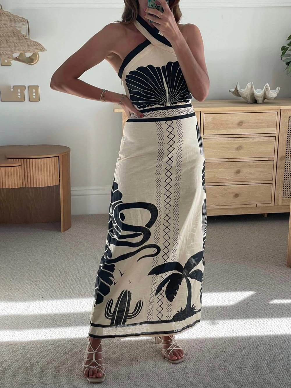 Vestido largo estampado con cuello halter
